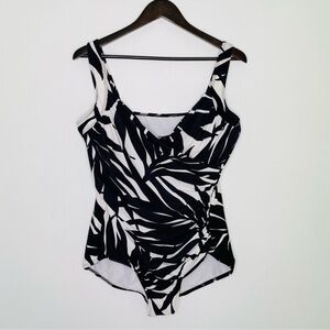 ❤️ Miraclesuit Sanibel One Piece With Black white tropical leaves Swim Suit A61